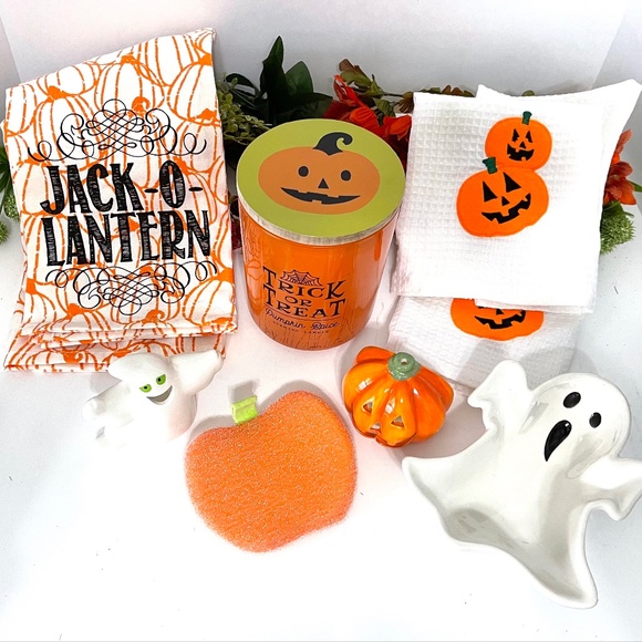 Halloween and Fall kitchen decor gift set. - Picture 2 of 7
